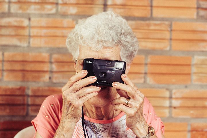 grandmother-923871__480